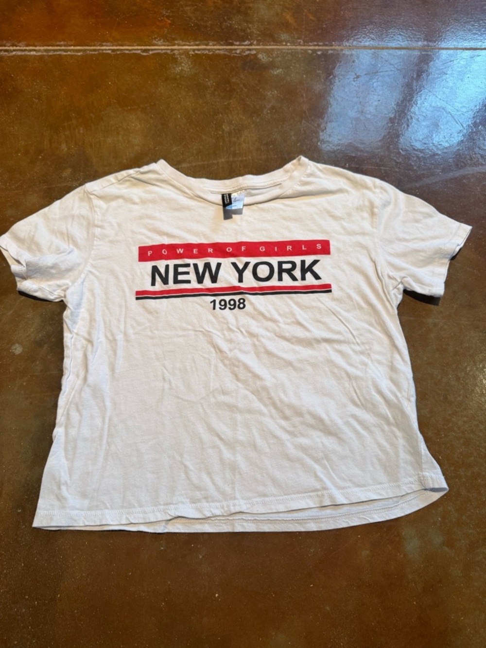 H&M Cropped White Graphic Tee with Red Accent Women’s XSmall